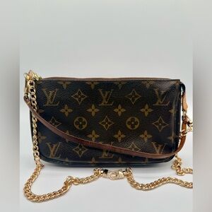 A CONDITION Louis Vuitton -  Monogram Pochette Accessoires leather handbag